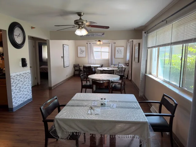 Dining room at Adava Care Fardale in Milwaukee, WI