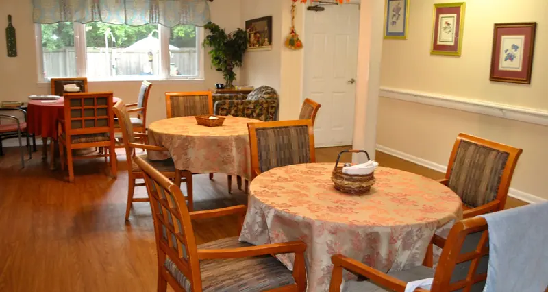 Senior living dining room at Adava Care Magnolia in Milwaukee, WI