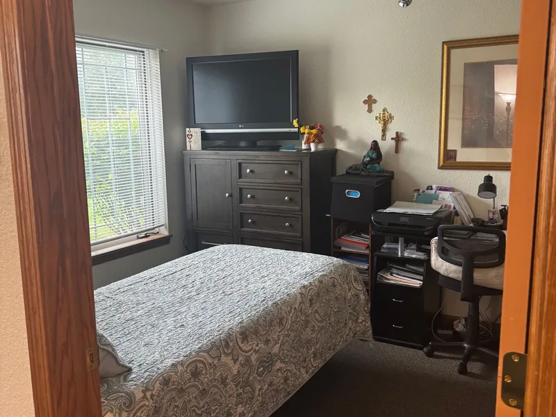 One-bedroom apartment at Adava Care Pewaukee in Pewaukee, WI