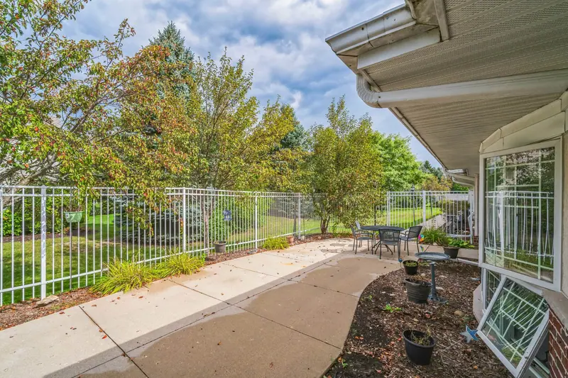 Outdoor patio and deck at Adava Care Pewaukee senior living in Pewaukee, WI
