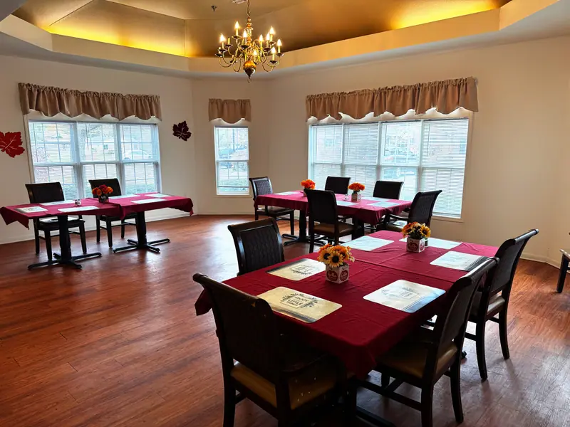 Senior living dining room at Adava Care St. Francis in St. Francis, WI