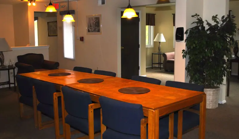 Assisted living dining room at Adava Care Wabash in Milwaukee, WI