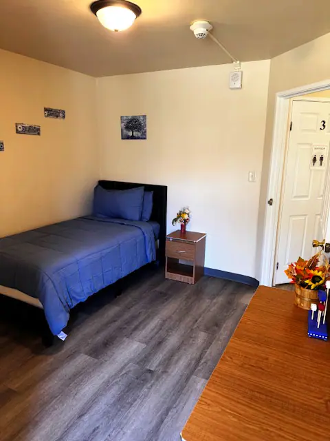 Senior living resident bedroom at Adava Care Wabash in Milwaukee, WI